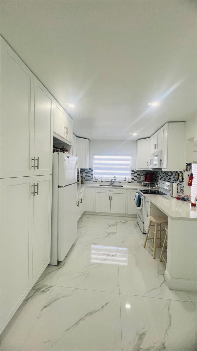 9330 S Sunrise Lakes Boulevard # 304, Sunrise FL 33322 photo 2