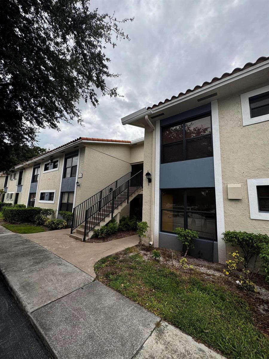 1525 Lake Crystal Drive # C, West Palm Beach FL 33411 photo 2