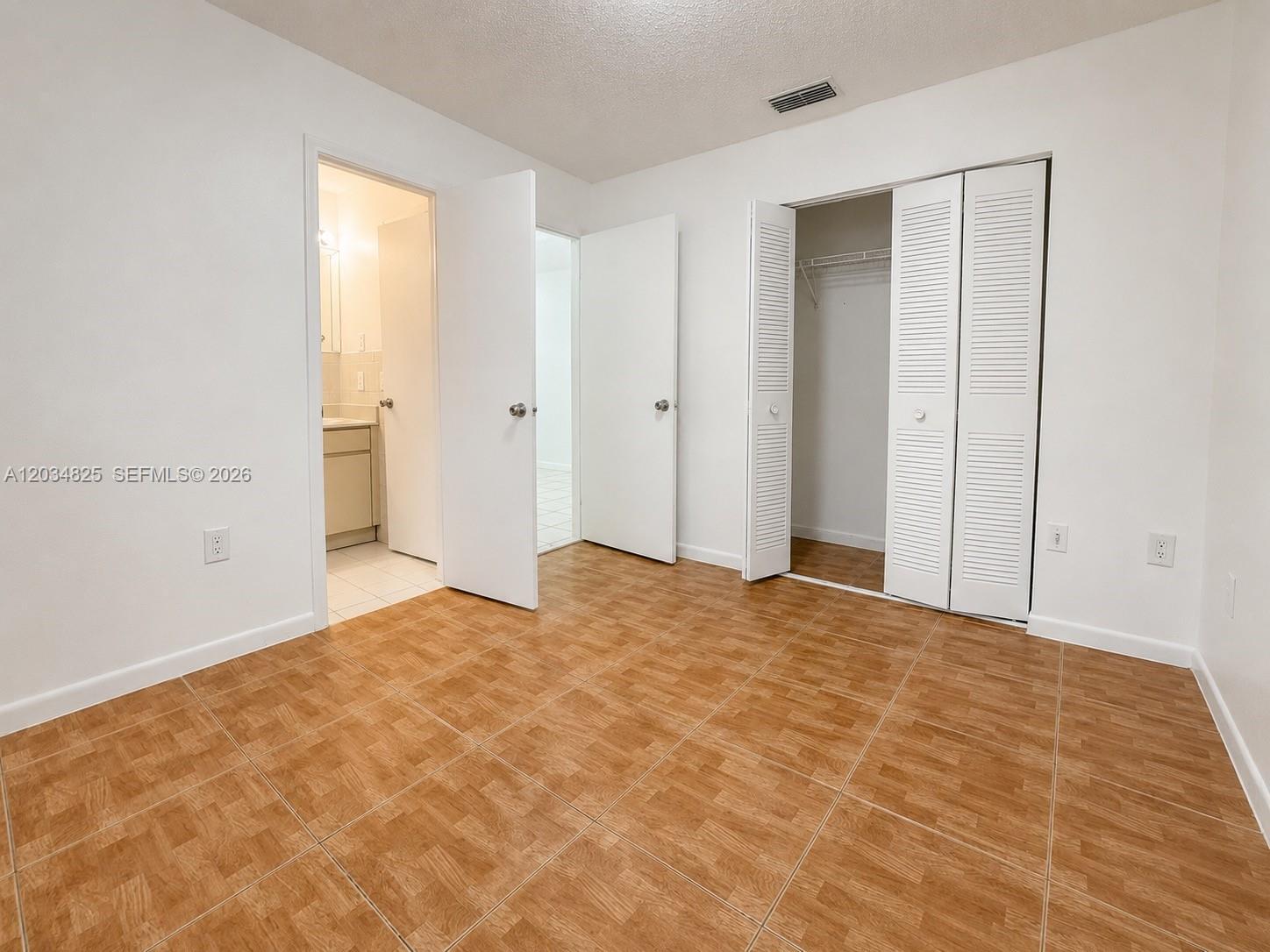 2485 W 70th Pl, Hialeah FL 33016 photo 5