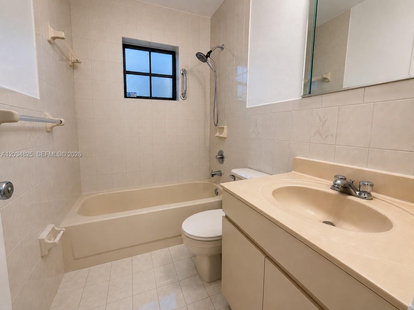 2485 W 70th Pl, Hialeah FL 33016 photo 4