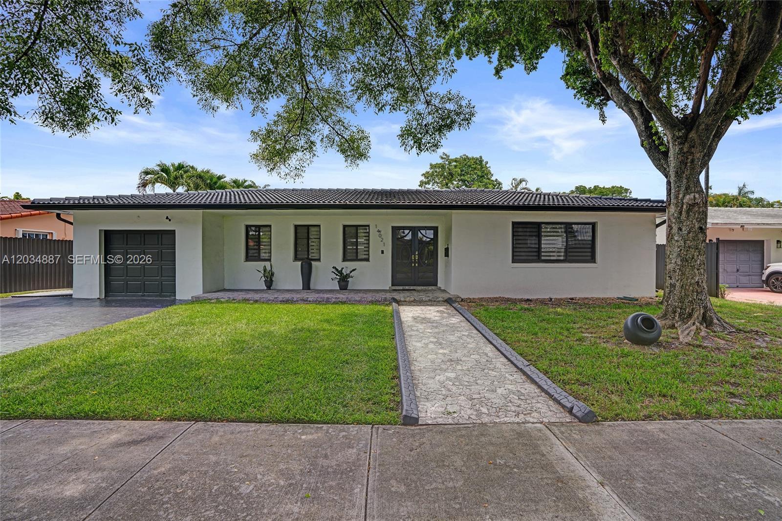 14021 Cypress Ct, Miami Lakes FL 33014 photo 3