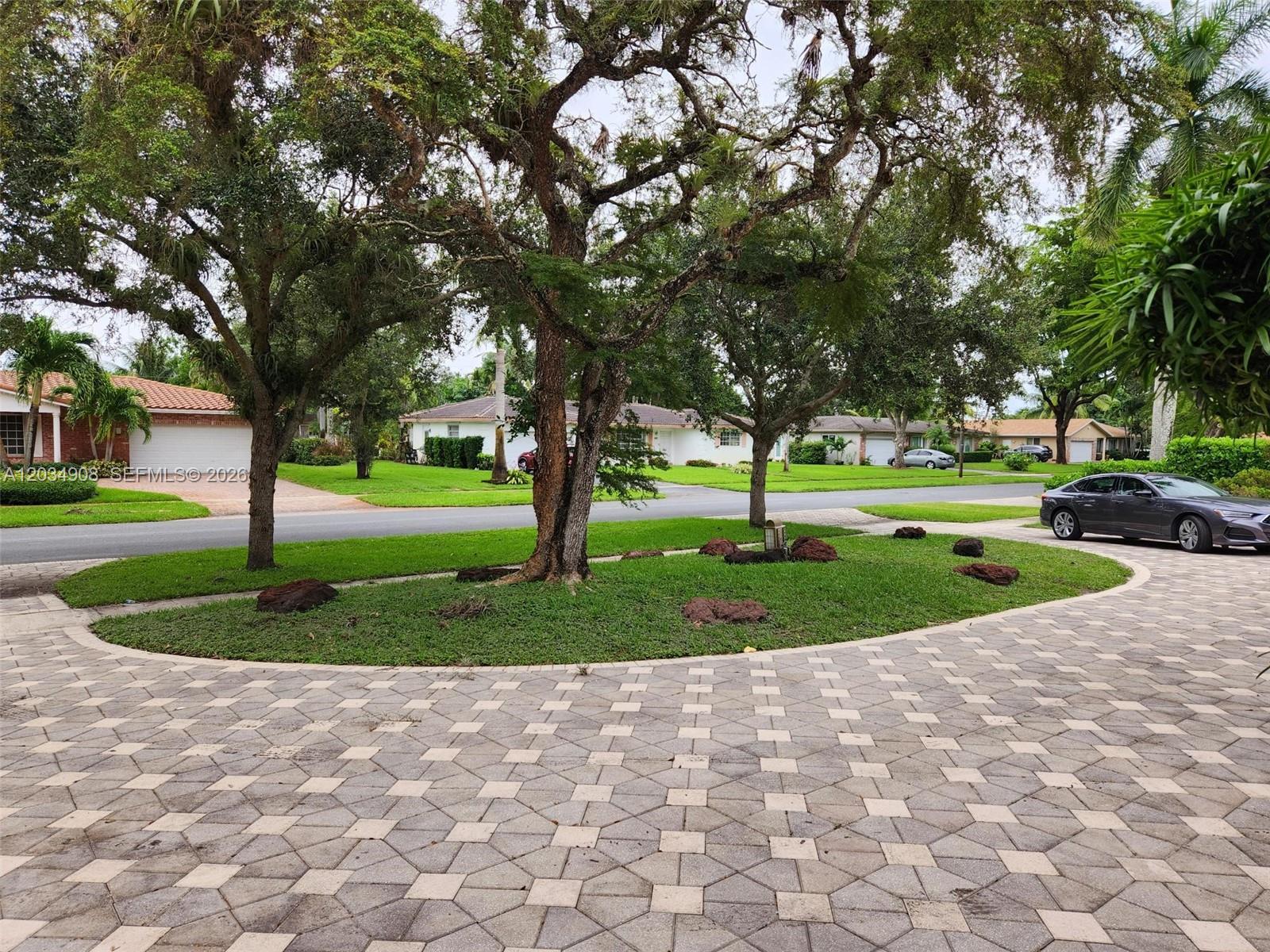 5860 SW 8th St, Plantation FL 33317 photo 2