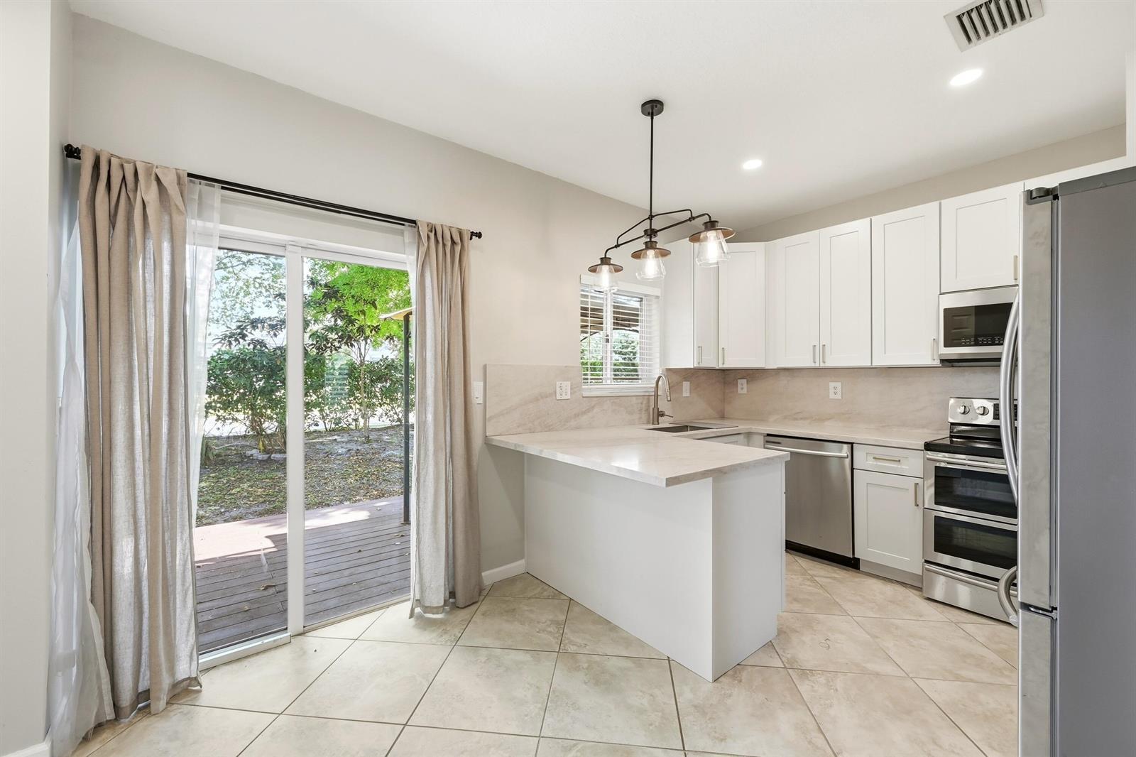 8464 Lagos De Campo Boulevard, Tamarac FL 33321 photo 2