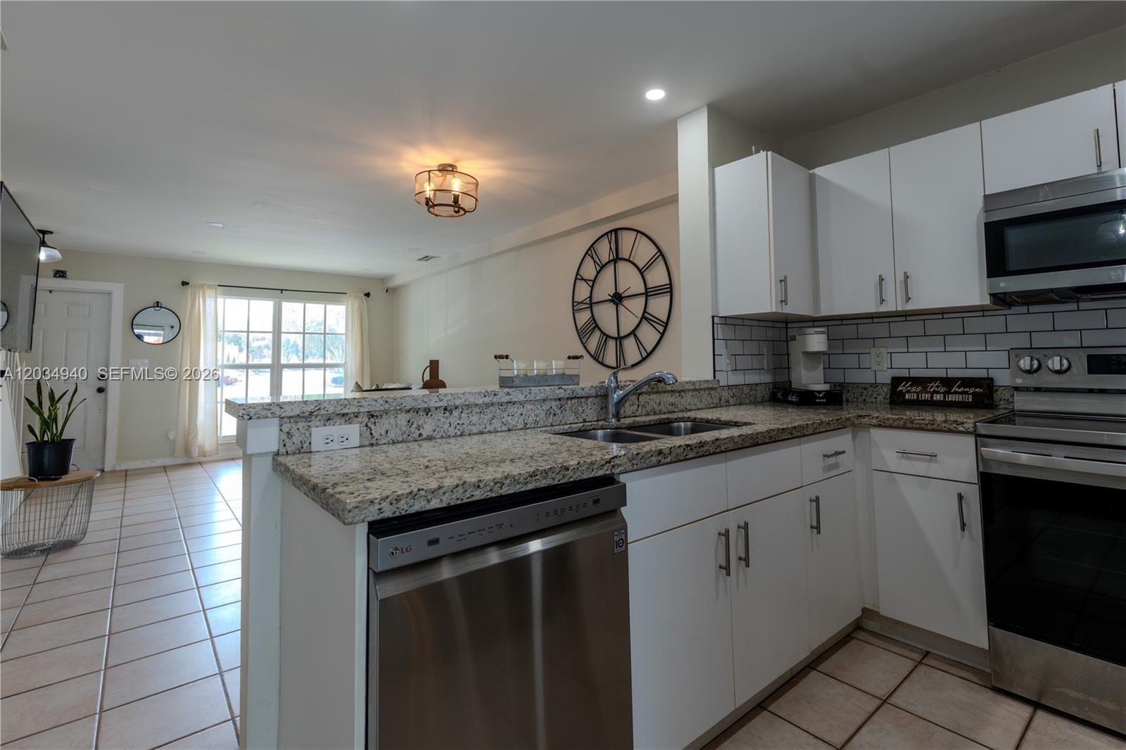 2836 S Edgehill Ln, Cooper City FL 33026 photo 2