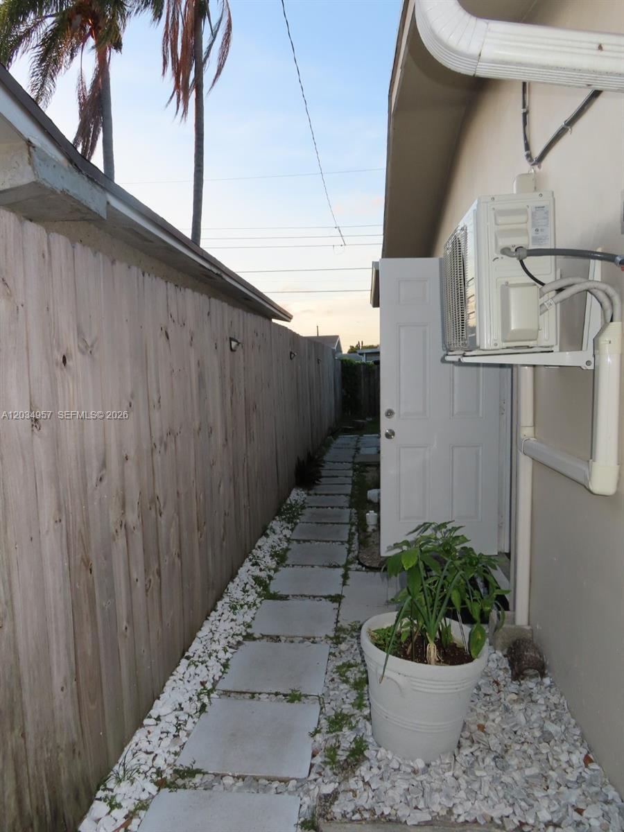 8571 NW 11th St REAR, Pembroke Pines FL 33024 photo 2