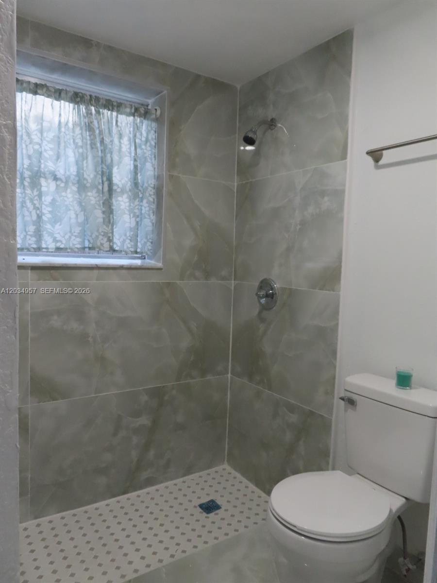 8571 NW 11th St REAR, Pembroke Pines FL 33024 photo 4