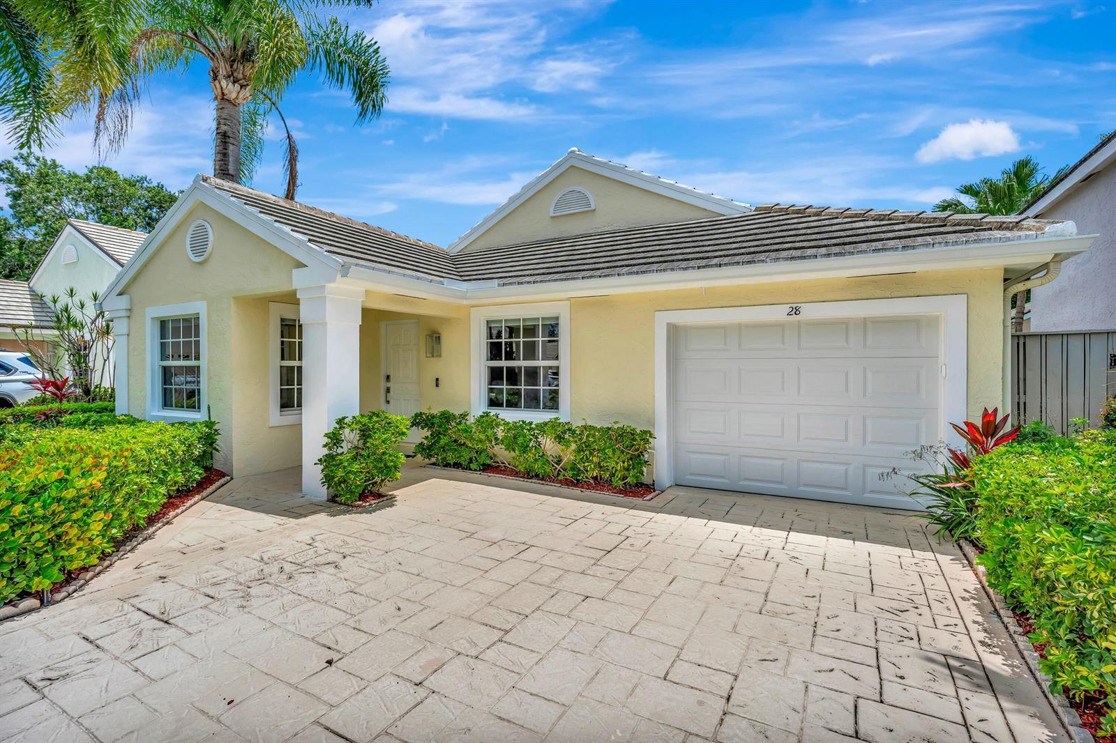 28 Admirals Court, Palm Beach Gardens FL 33418 photo 2