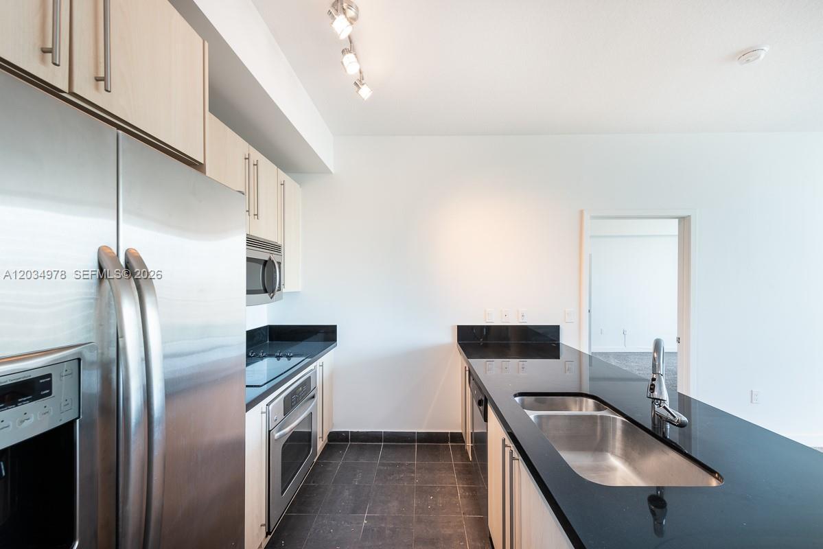 79 SW 12th St, Miami FL 33130 photo 2