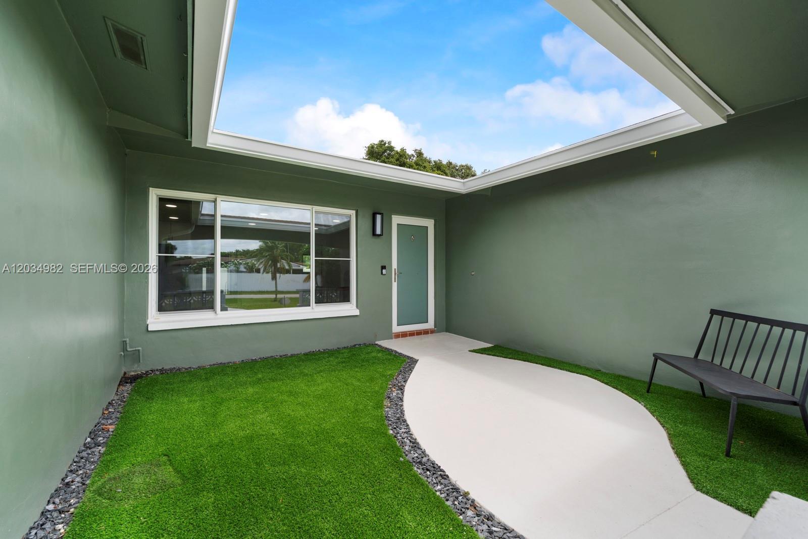 8951 NW 21st St, Pembroke Pines FL 33024 photo 2