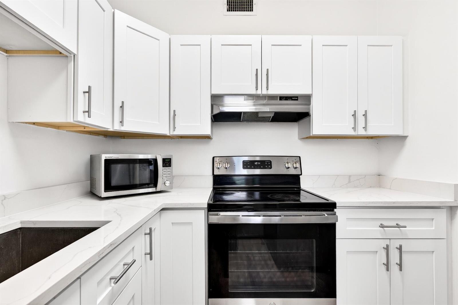 2555 NE 11th Street # 104, Fort Lauderdale FL 33304 photo 4