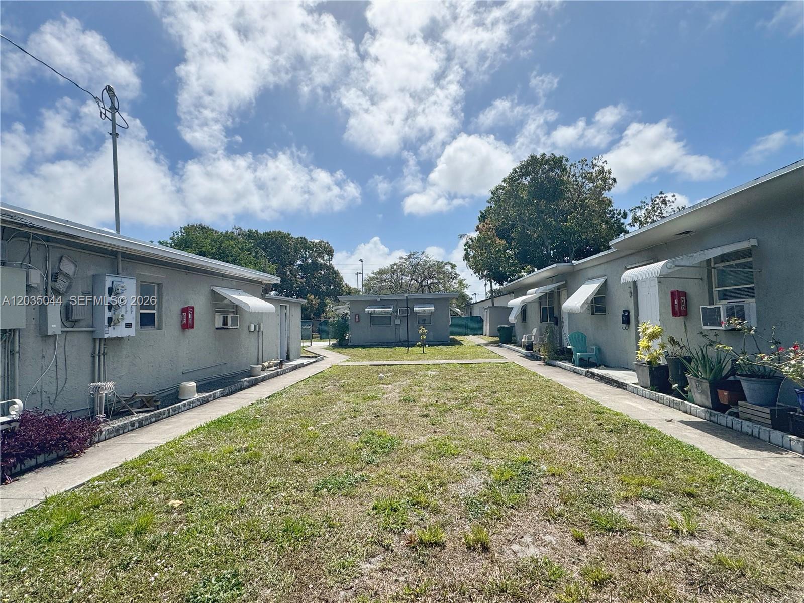 124 SE 4th St # 2, Hallandale Beach FL 33009