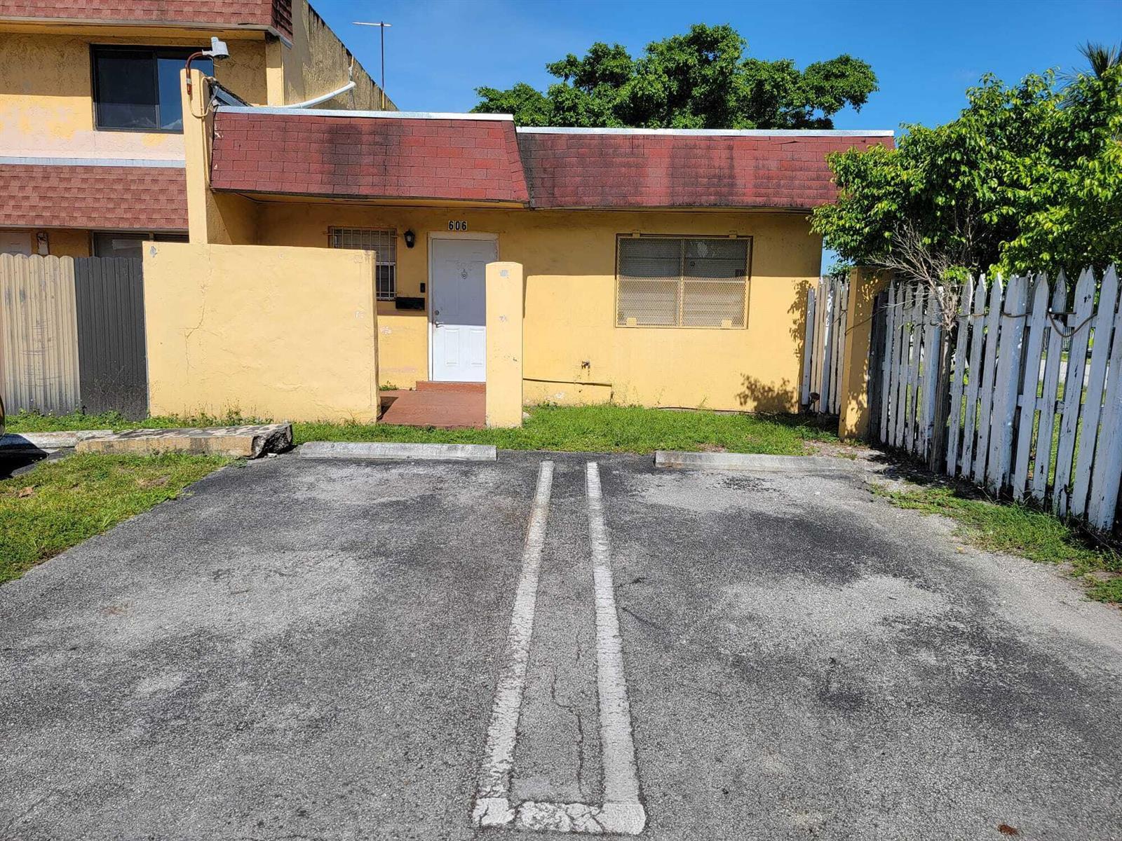 606 NW 179th Street, Miami Gardens FL 33169 photo 2