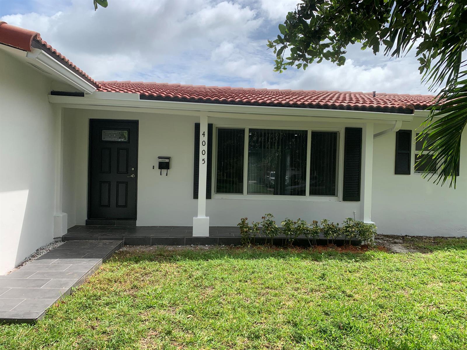 4005 NW 76th Avenue, Coral Springs FL 33065 photo 2