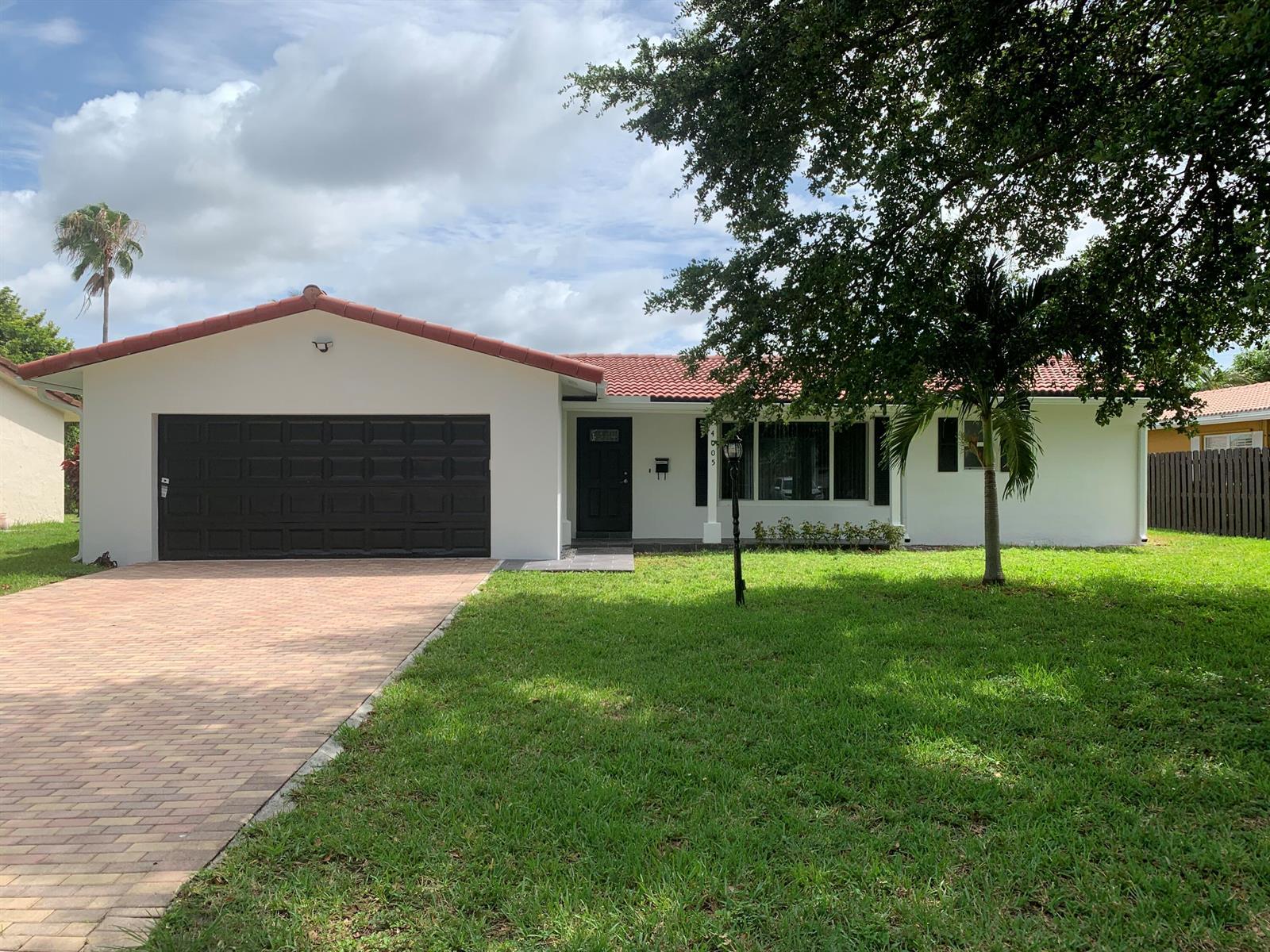 4005 NW 76th Avenue, Coral Springs FL 33065