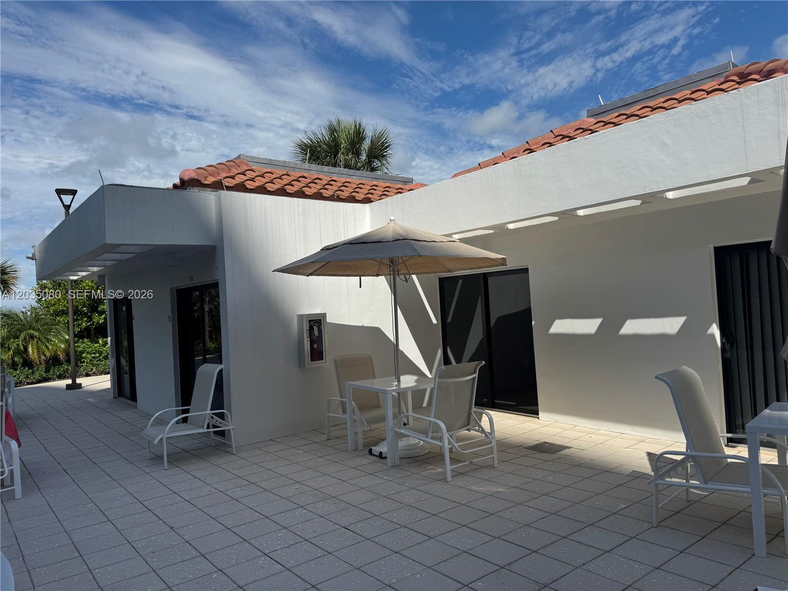 20281 E Country Club Dr, Aventura FL 33180 photo 2