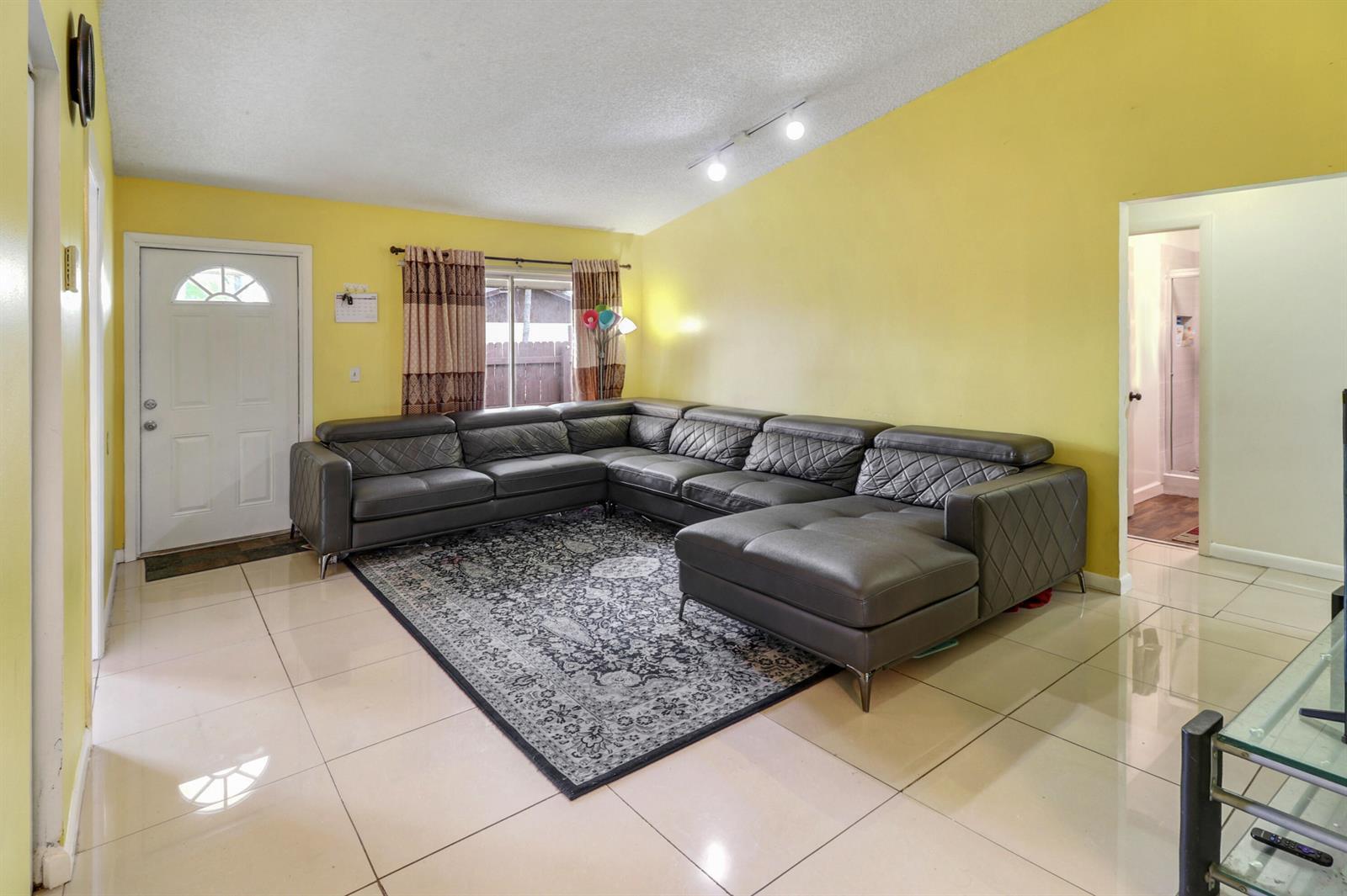 23 Chelsea Lane, Boynton Beach FL 33426 photo 4