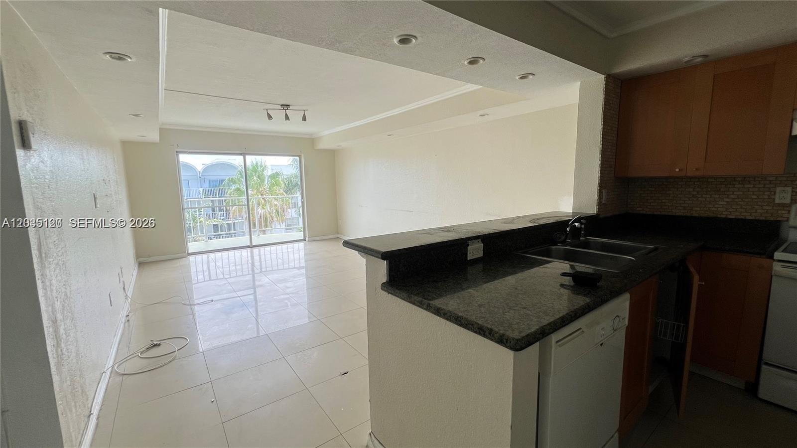 486 NW 165th St Rd # 606, Miami FL 33169 photo 3