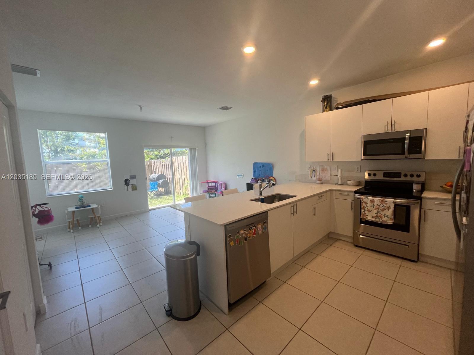 1718 SE 26th Ter, Homestead FL 33035 photo 2