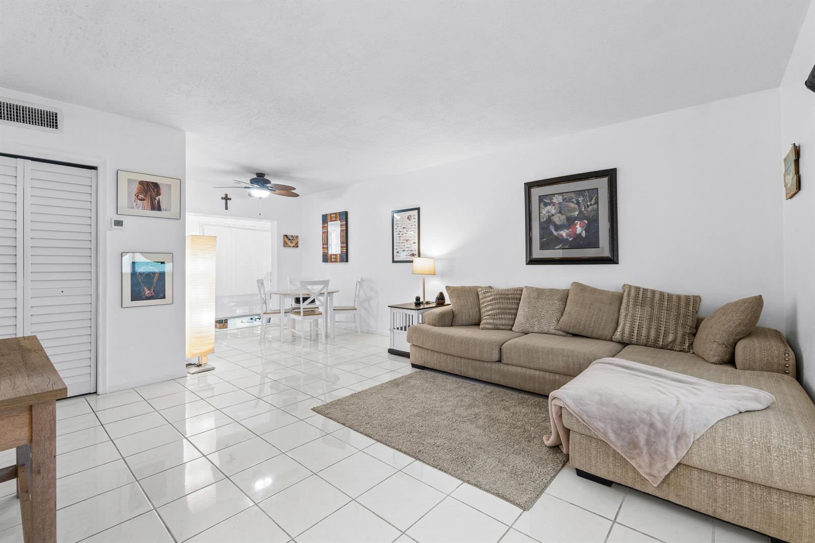 658 NE 6th Court E, Boynton Beach FL 33435 photo 4