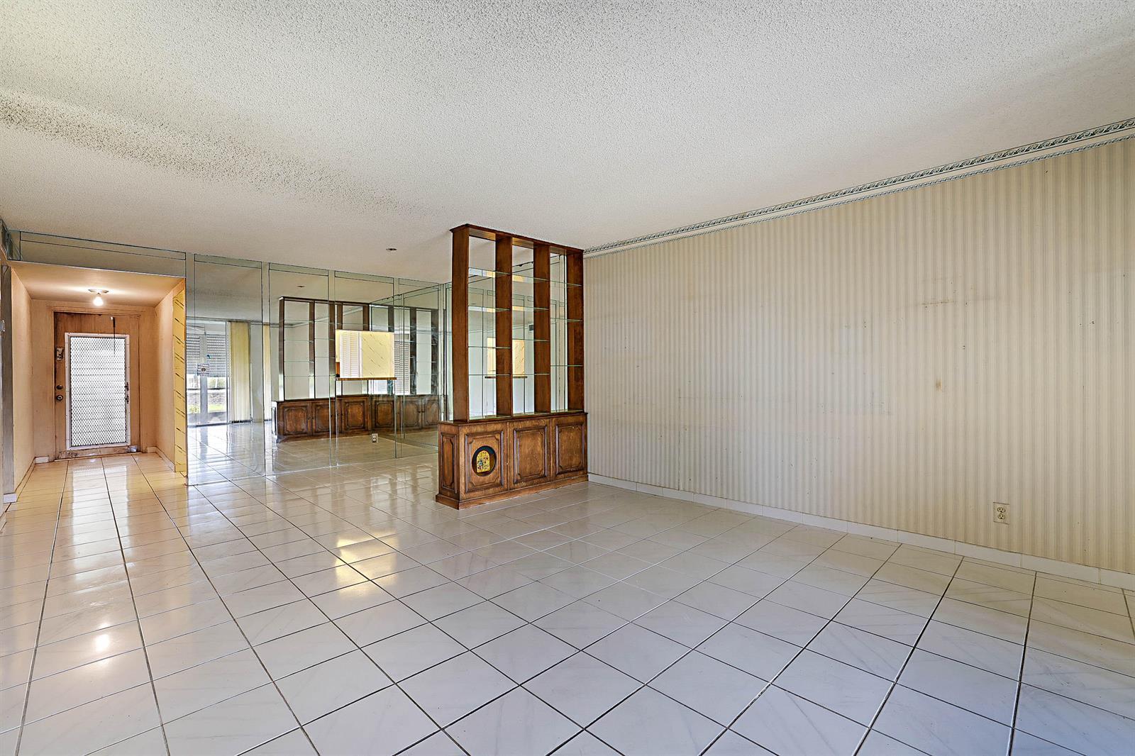 9201 Sunrise Lakes Boulevard # 107, Sunrise FL 33322 photo 2