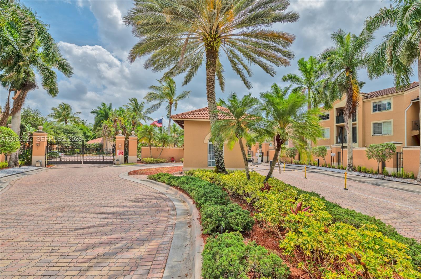 8000 N Nob Hill Rd # 106, Tamarac FL 33321
