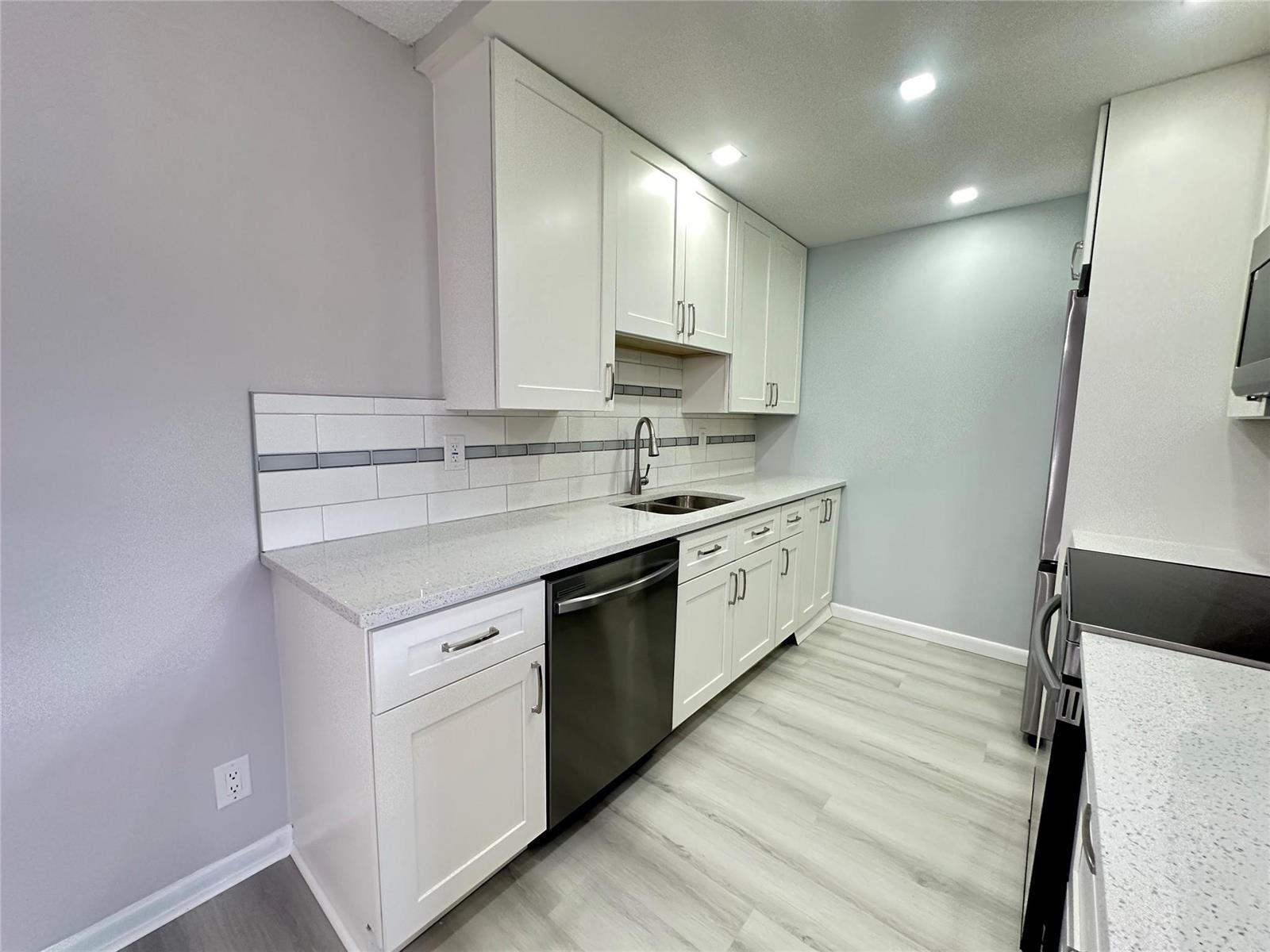 2048 Newport N, Deerfield Beach FL 33442 photo 2