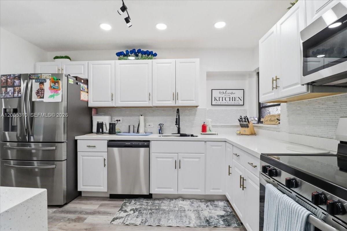 7551 Polk St, Hollywood FL 33024 photo 2