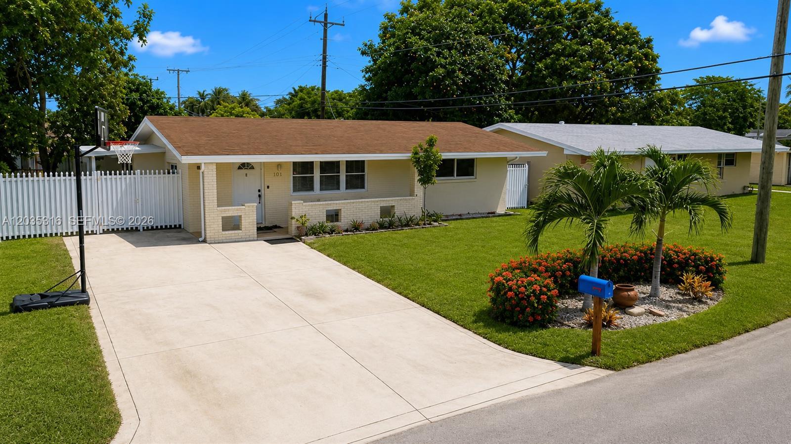 7611 NW 15th Ct, Pembroke Pines FL 33024 photo 4