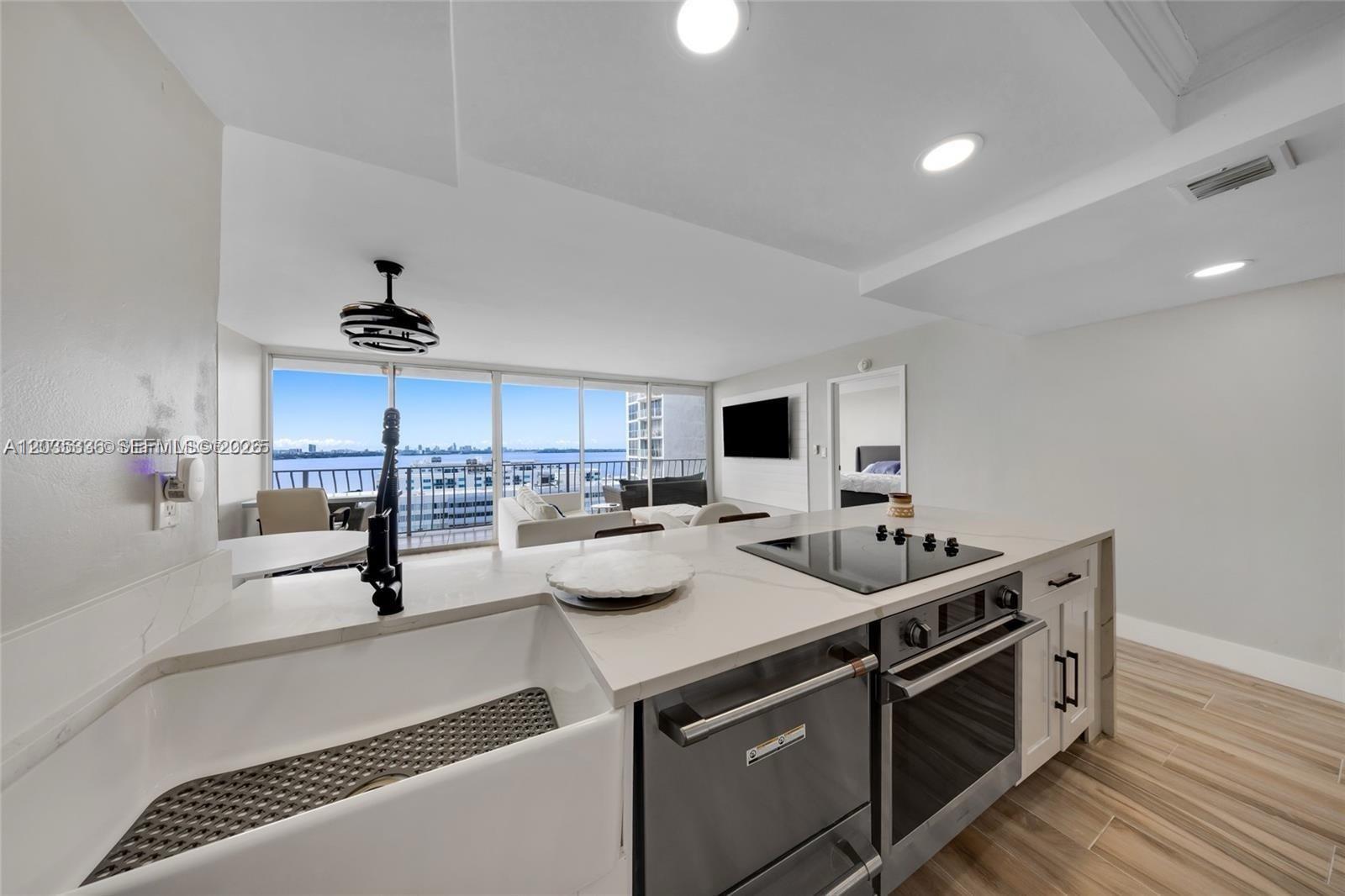 7601 E Treasure Dr # 1722, North Bay Village FL 33141 photo 4