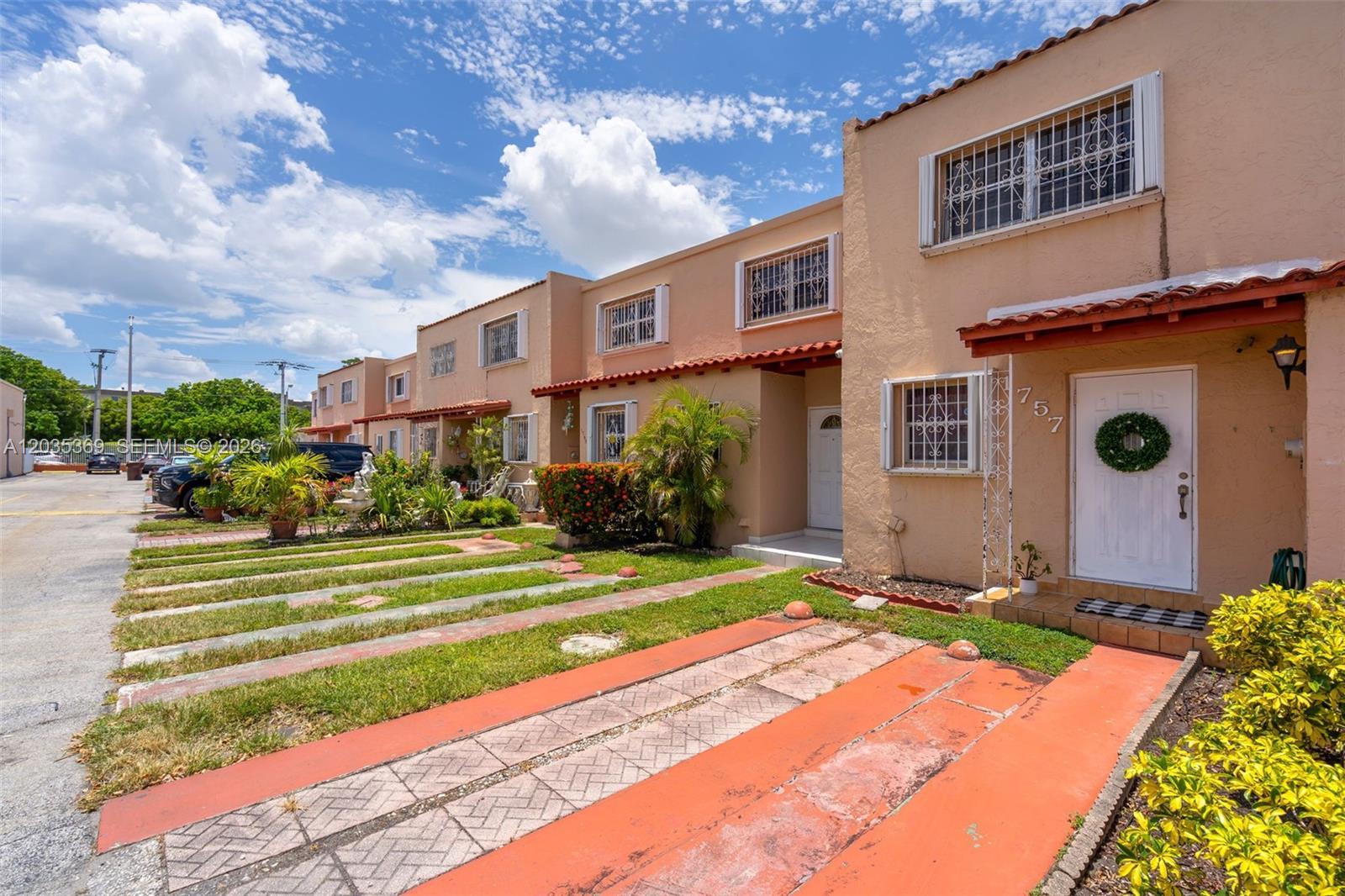 1757 W 57th St # 211, Hialeah FL 33012