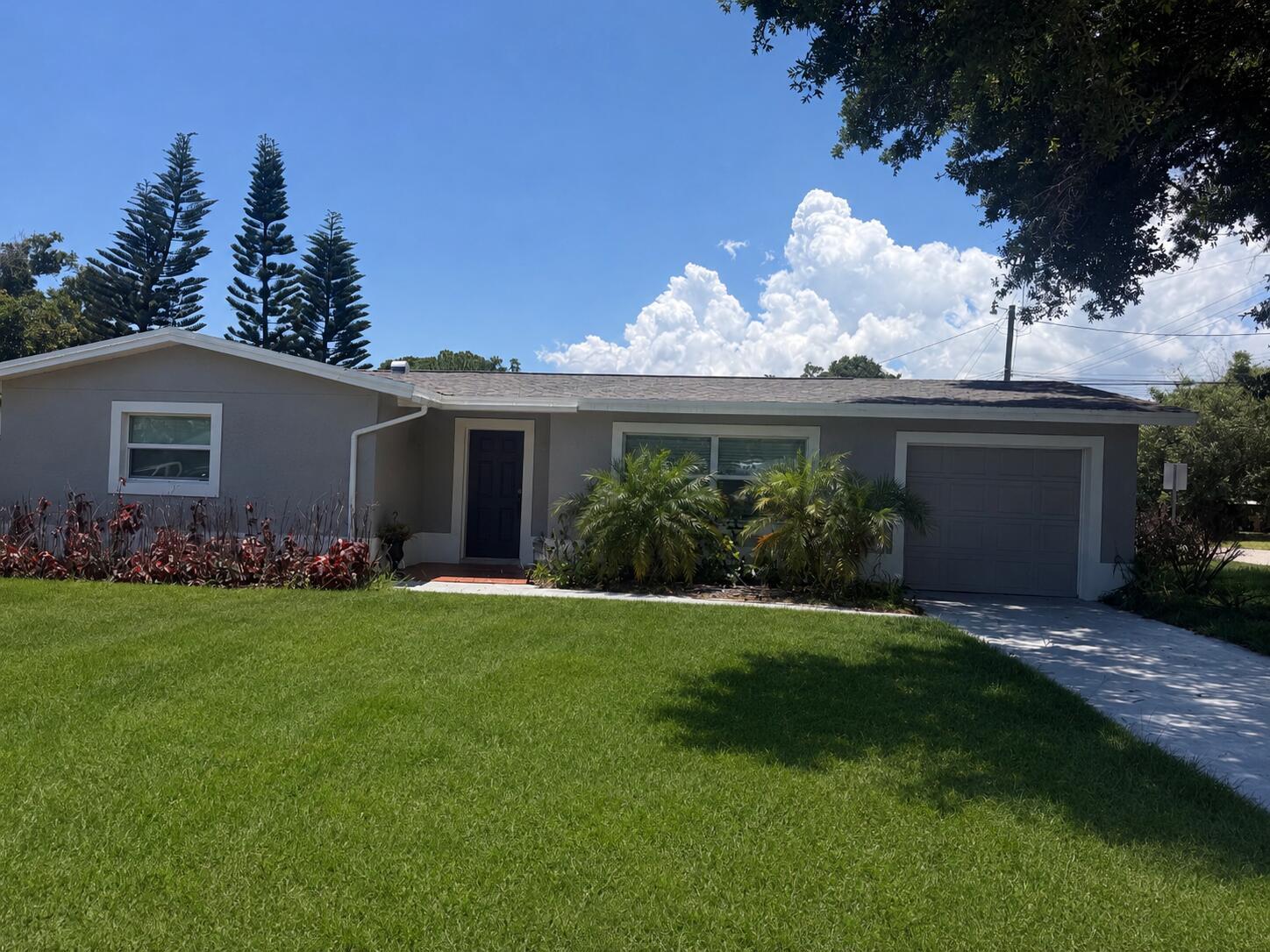 907 Antigua Avenue, Fort Pierce FL 34982 photo 2