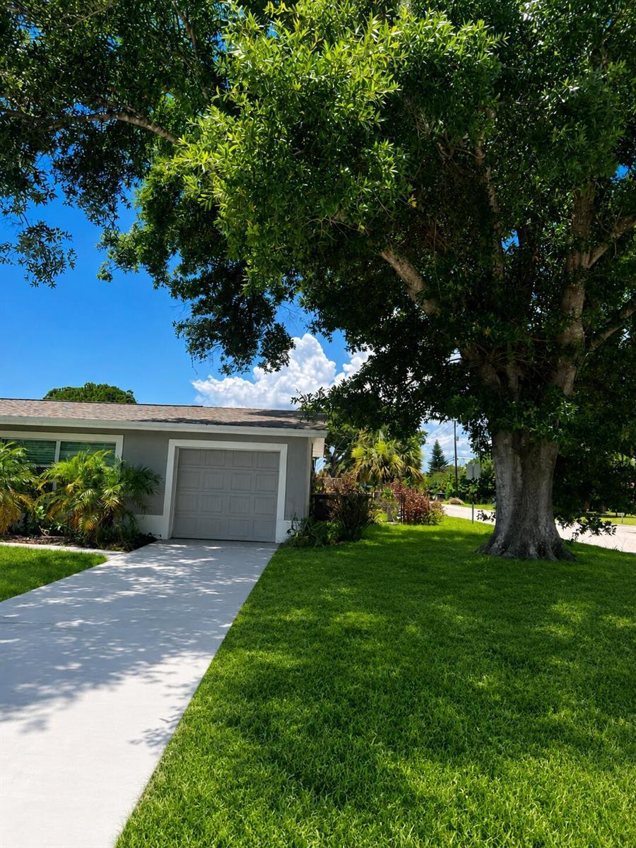 907 Antigua Avenue, Fort Pierce FL 34982 photo 5