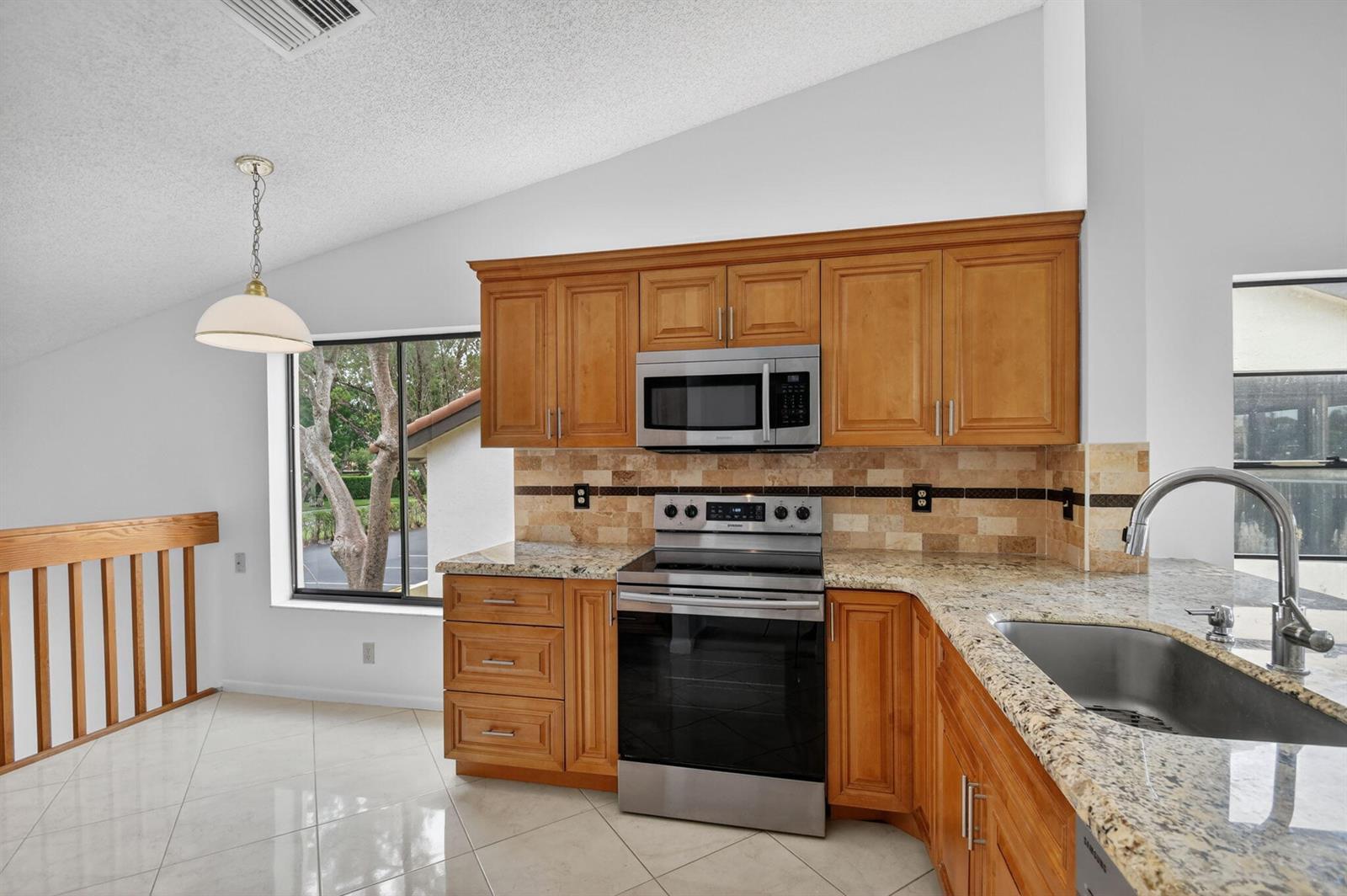 10231 N Circle Lake Drive # 201, Boynton Beach FL 33437 photo 2