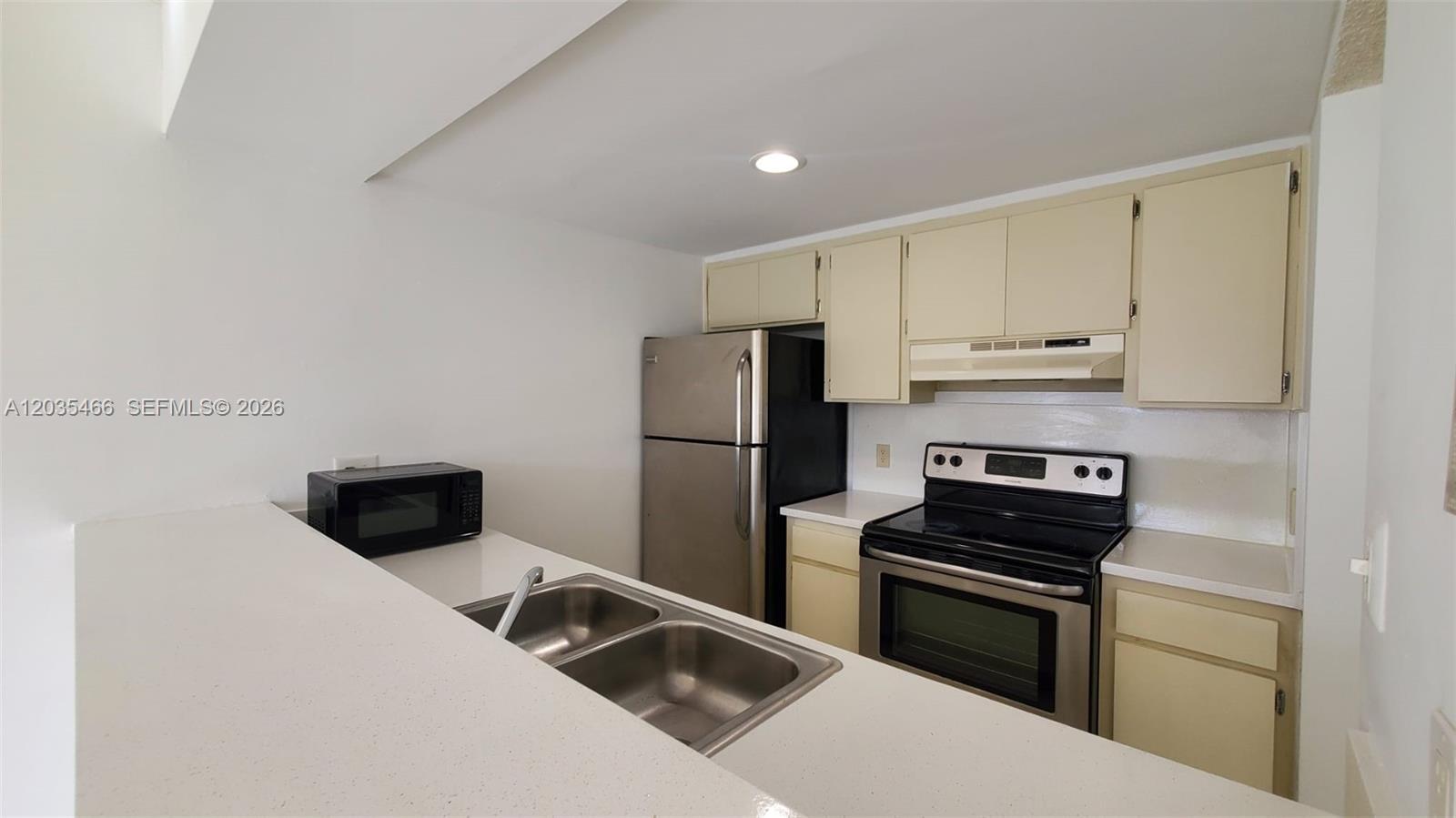 8160 Geneva Ct # 412, Doral FL 33166