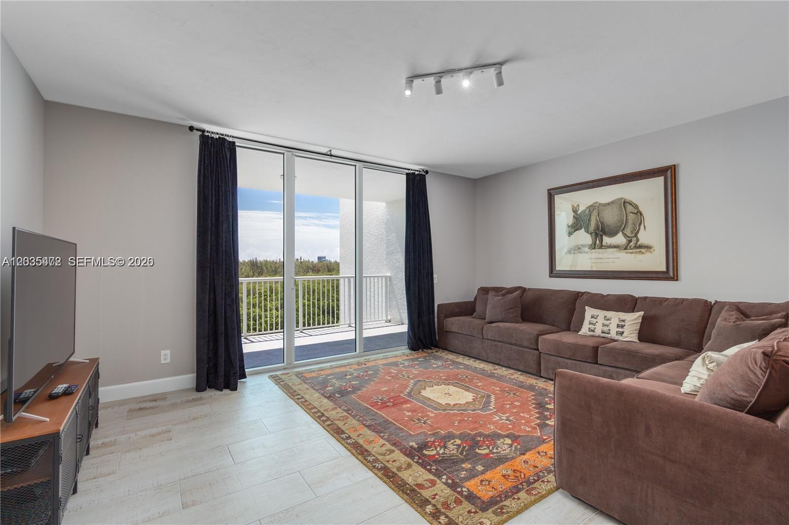 14951 Royal Oaks Ln # 708, North Miami FL 33181 photo 5
