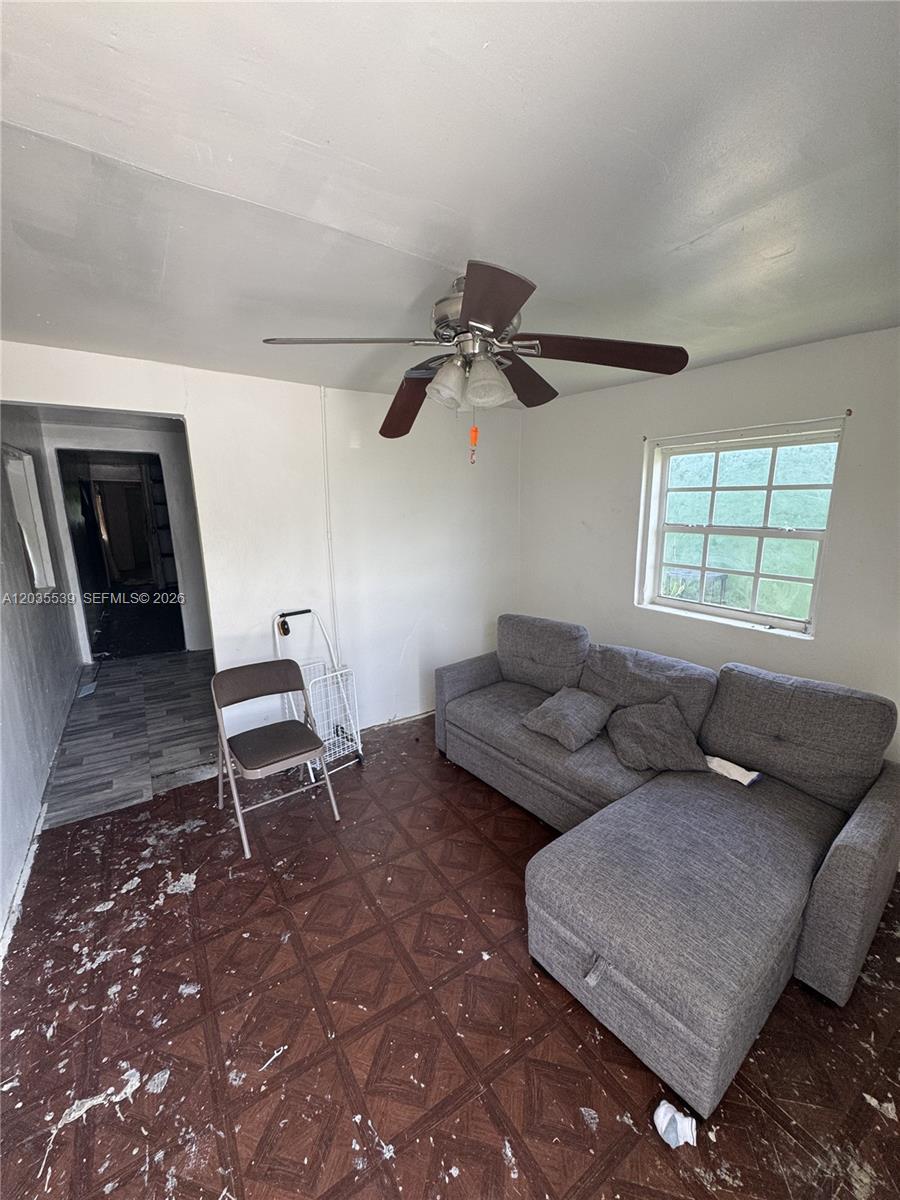 2125 W 5th Ave, Hialeah FL 33010 photo 2