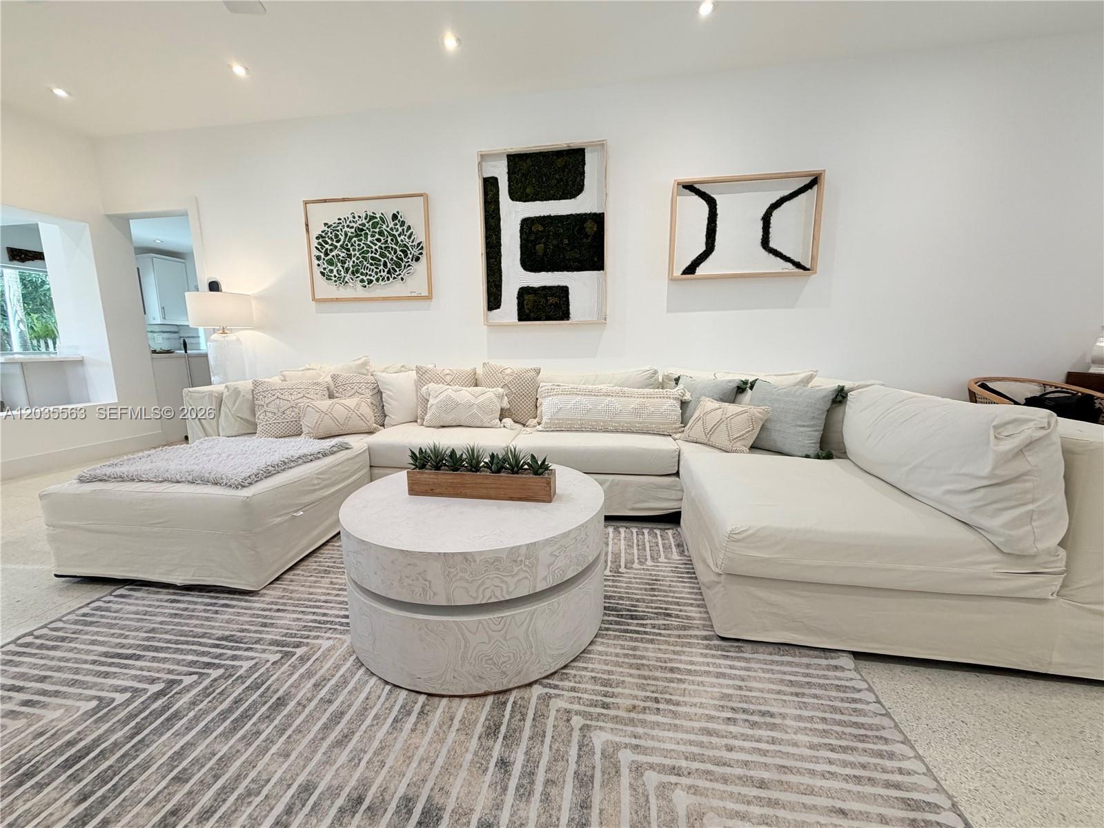 1460 Cleveland Rd, Miami Beach FL 33141 photo 2