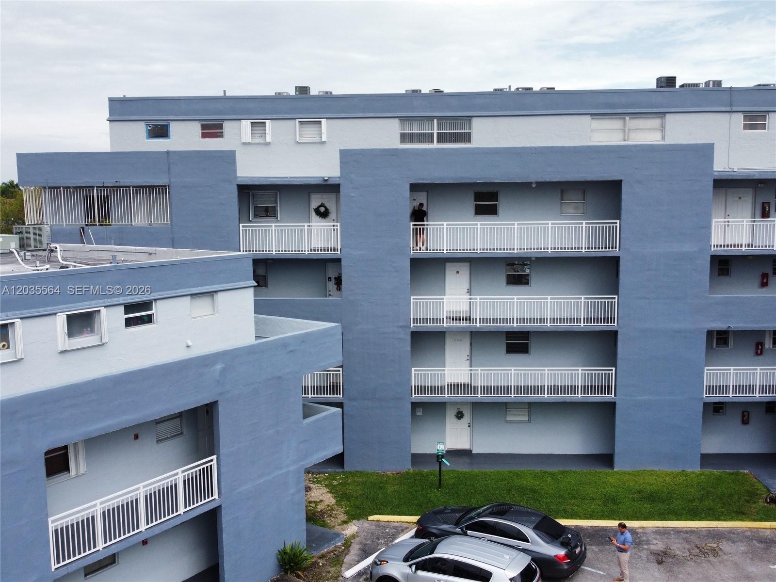 9351 Fontainebleau Blvd # B403, Miami FL 33172 photo 2