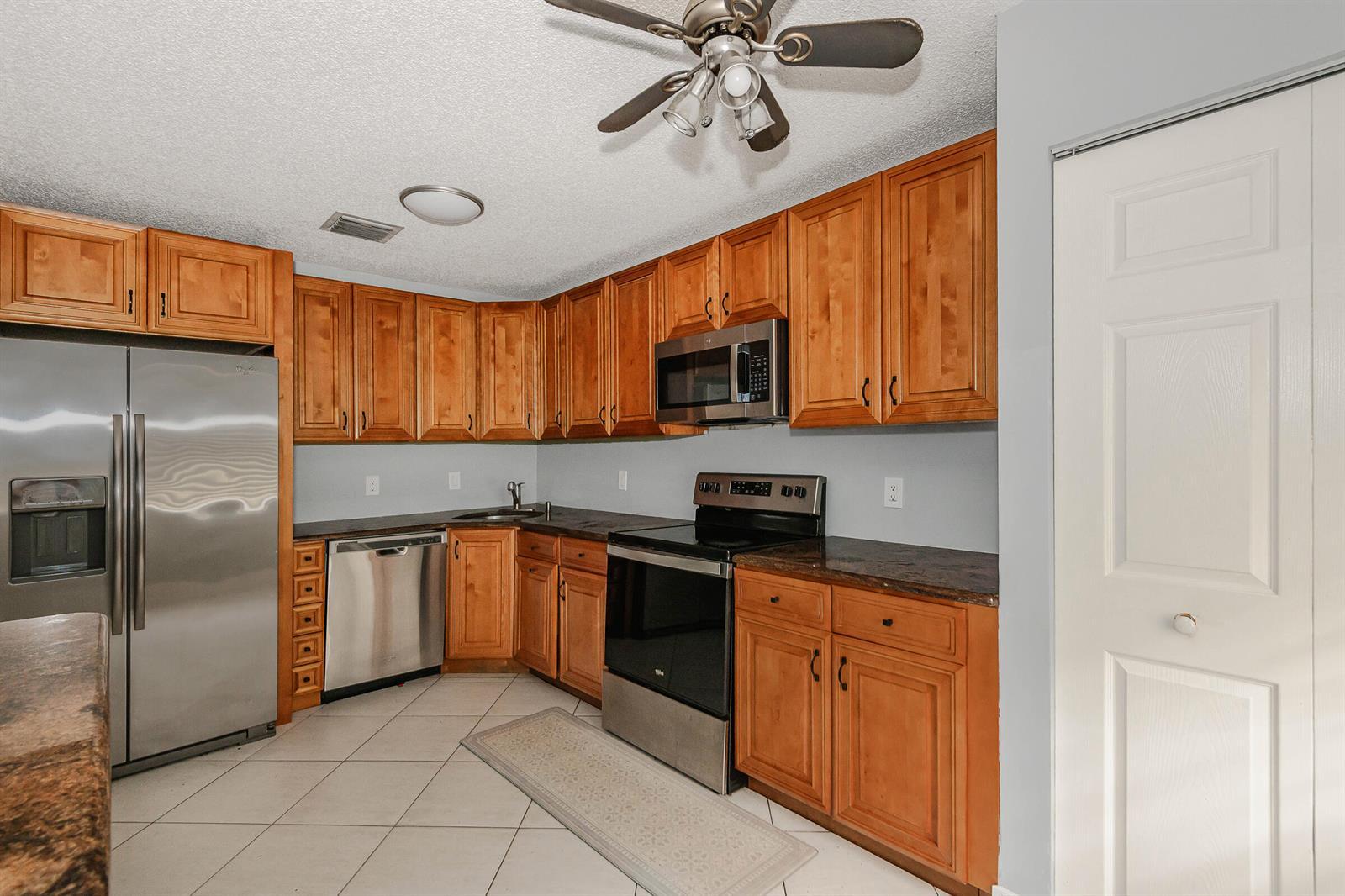 161 Meadows Drive # 161, Boynton Beach FL 33436 photo 2