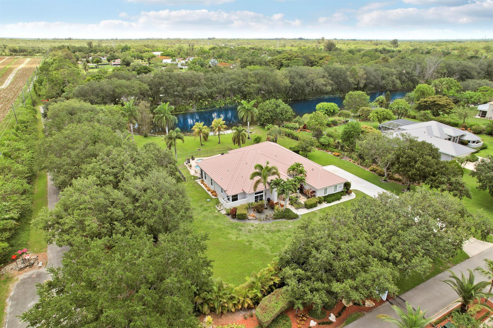 5835 Lago Del Sol Drive, Lake Worth FL 33449 photo 3