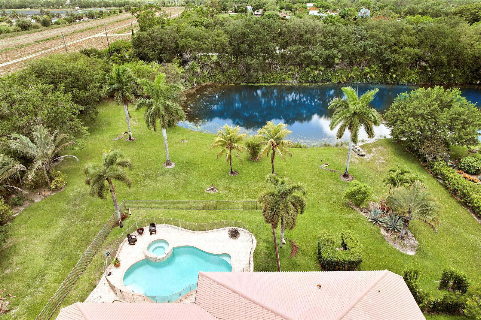 5835 Lago Del Sol Drive, Lake Worth FL 33449 photo 4