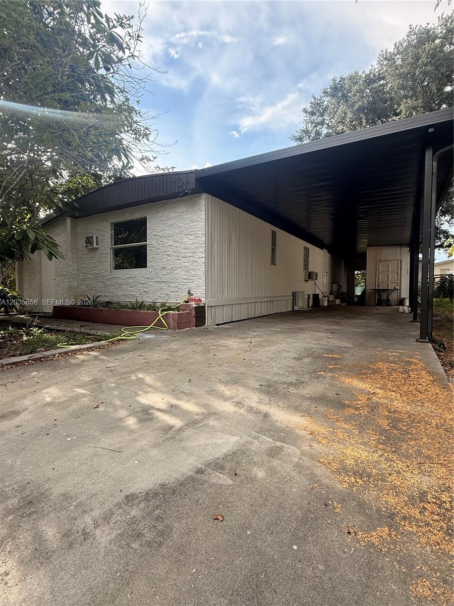 Clewiston, FL 33440