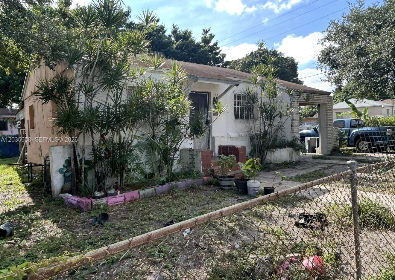 1892 NW 42nd St, Miami FL 33142