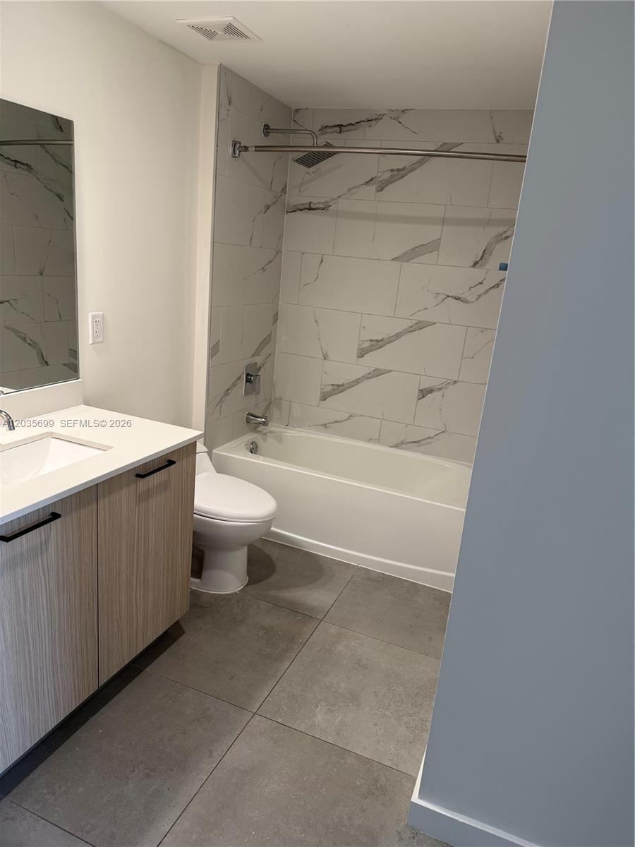 16395 Biscayne Blvd # 318, North Miami Beach FL 33160 photo 4