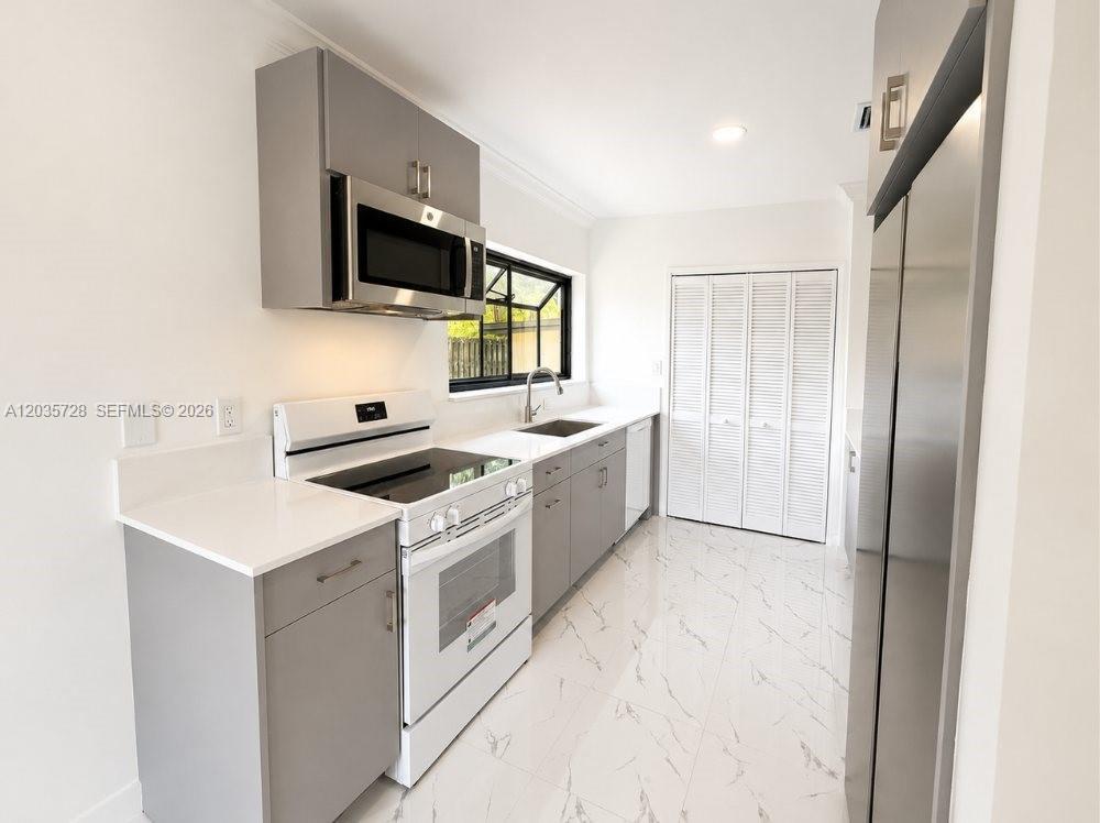401 S Shore Dr, Miami Beach FL 33141 photo 4