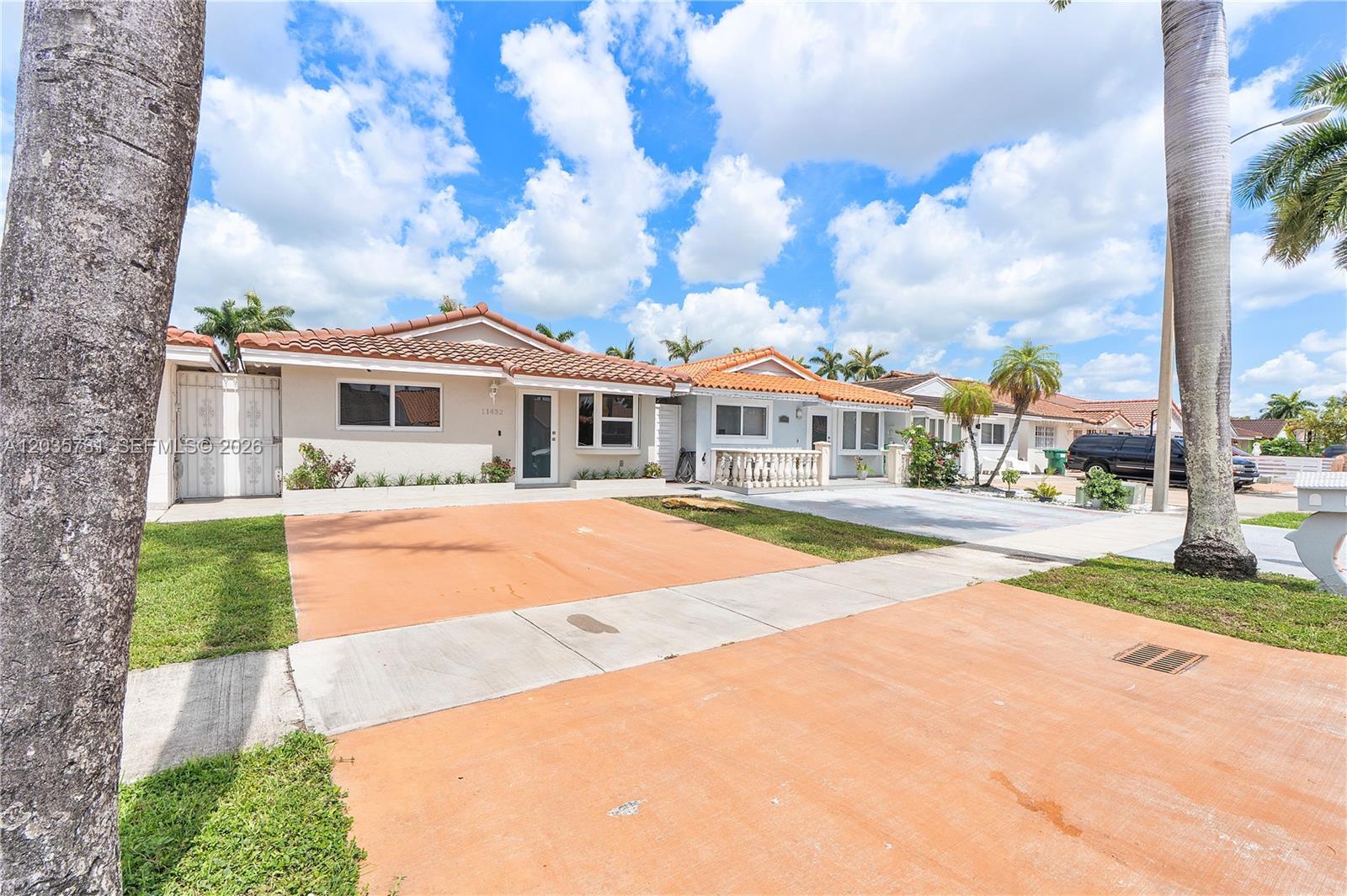 11432 NW 87th Pl # 11432, Hialeah Gardens FL 33018 photo 2