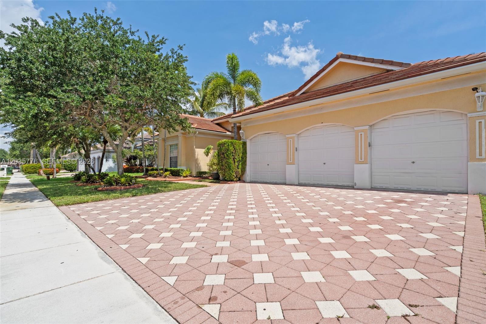 15957 SW 16th St, Pembroke Pines FL 33027 photo 2