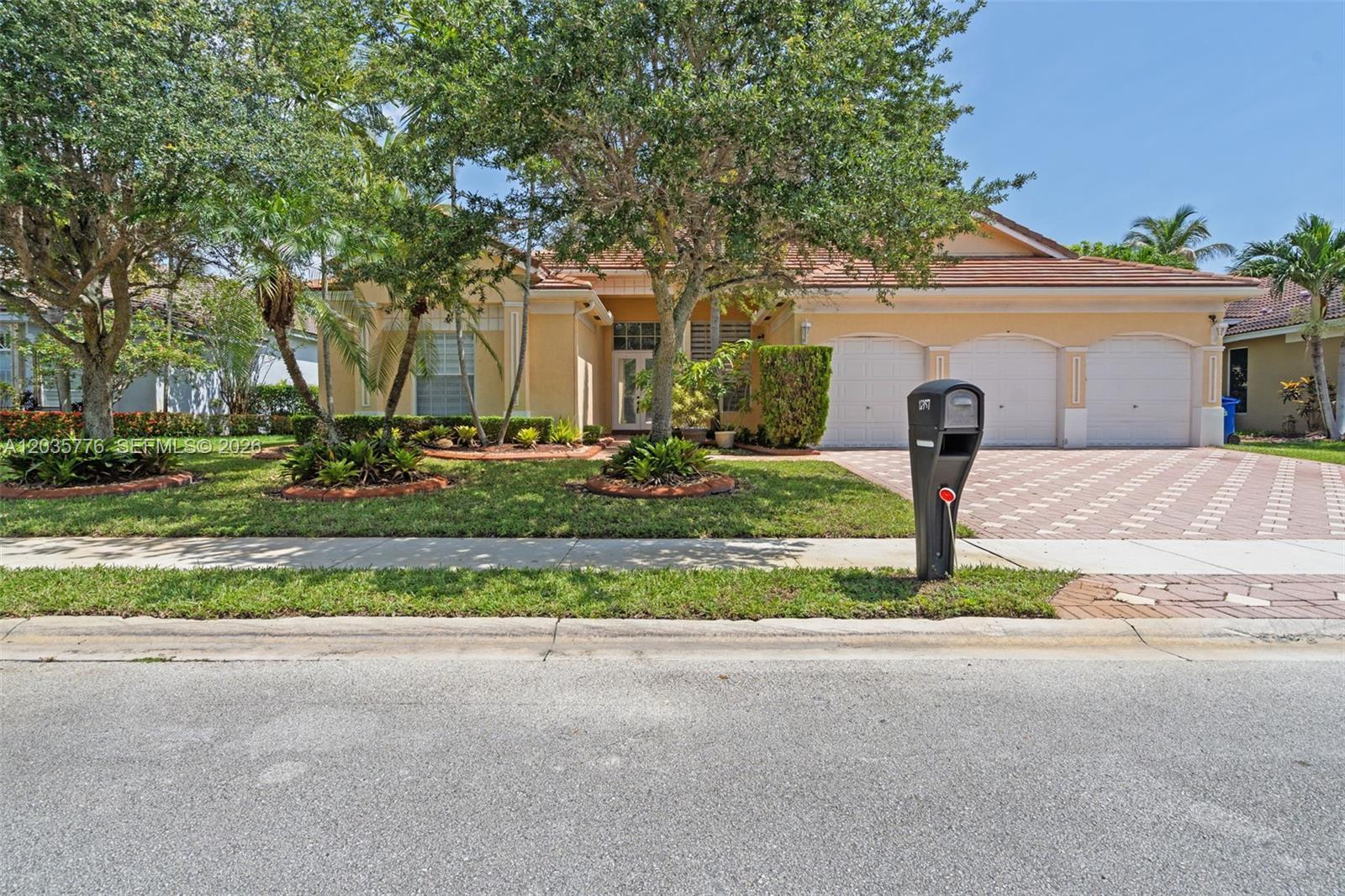 15957 SW 16th St, Pembroke Pines FL 33027