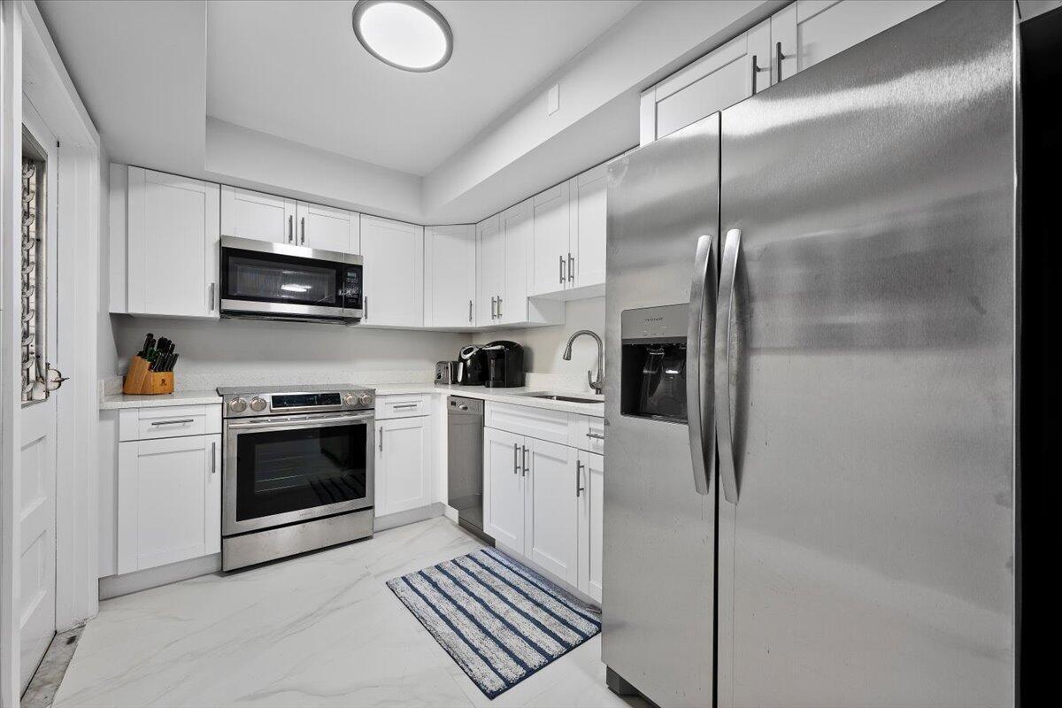 5500 Tamberlane Circle Apt 105, Palm Beach Gardens FL 33418 photo 2