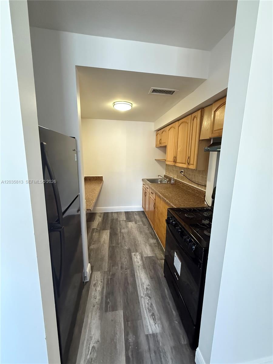 7720 Byron Ave # 4, Miami Beach FL 33141 photo 4